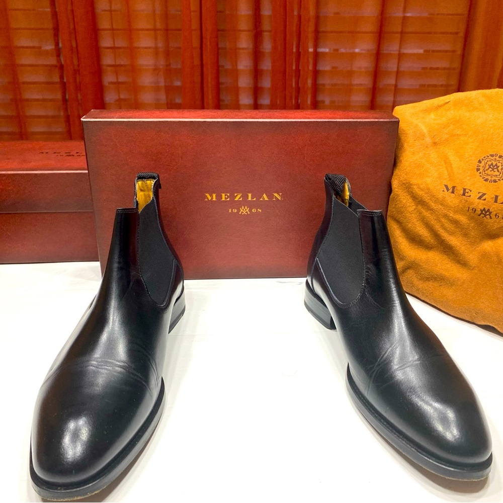 Mezlan Black Leather Chelsea Boots